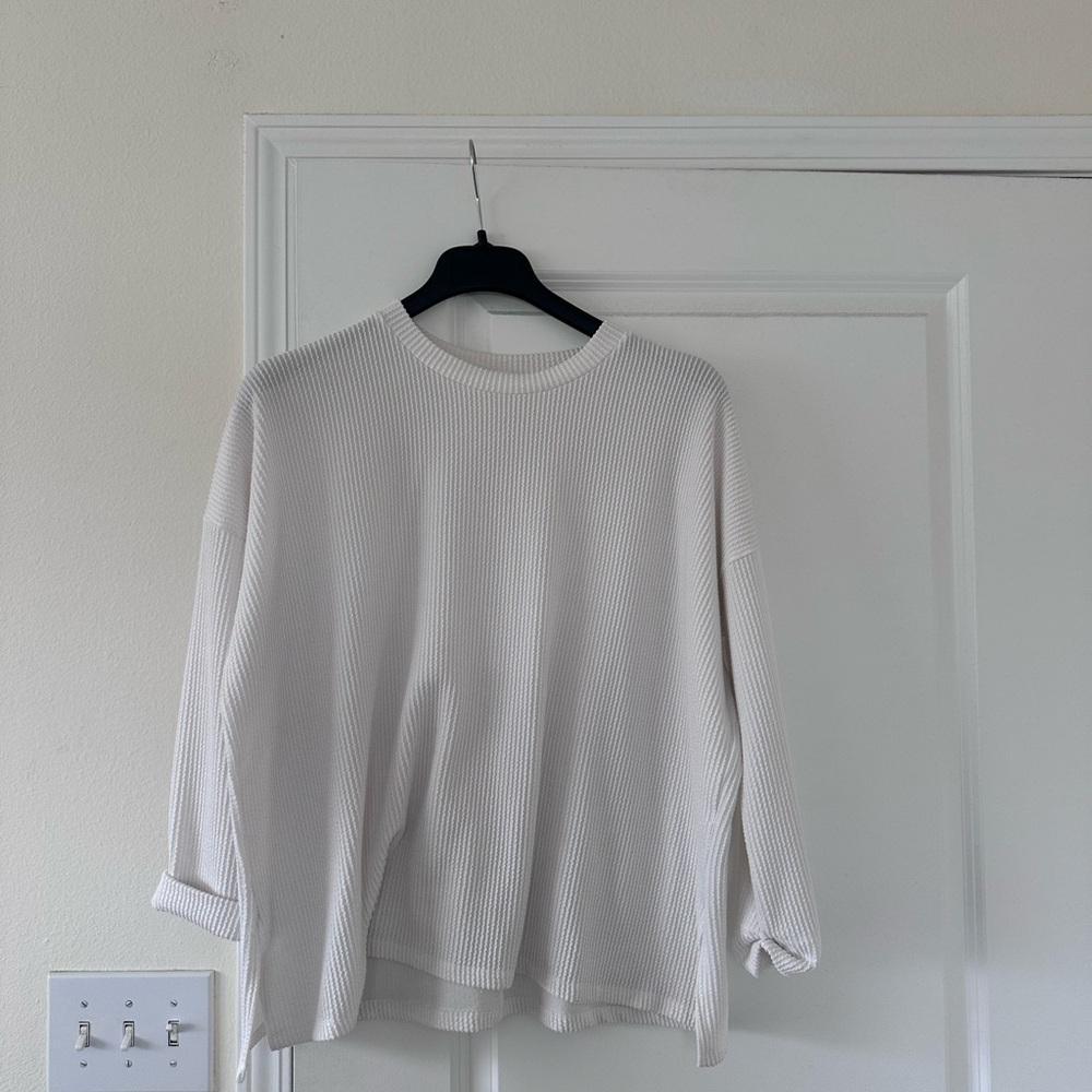 Carly Jean Los Angeles White Evelyn Sweater - Picture 4 of 4